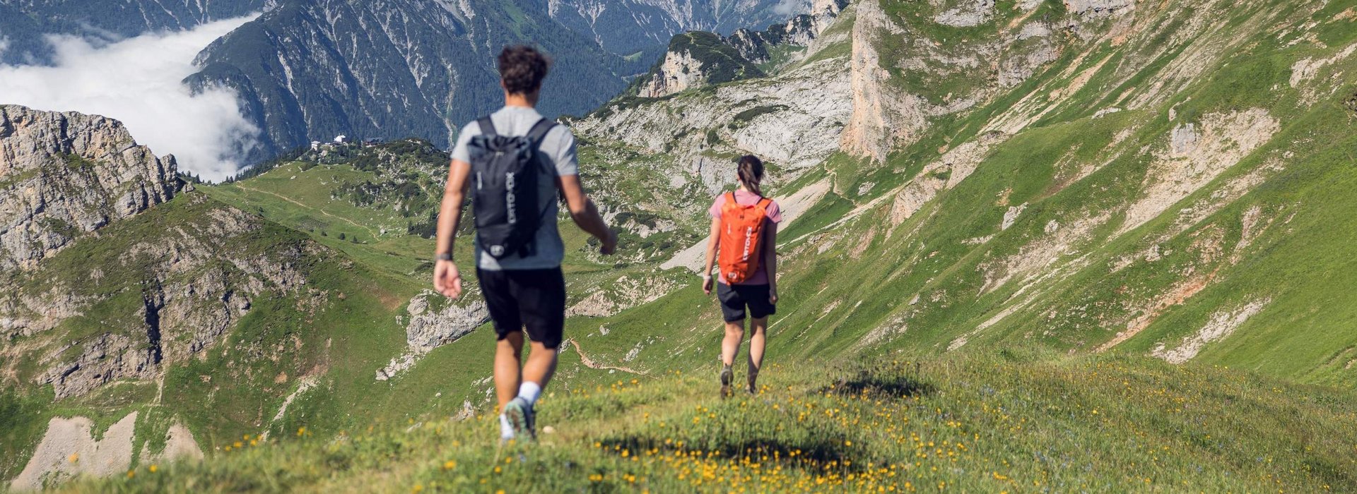 Zwei Wanderer bei einer Bergtour.