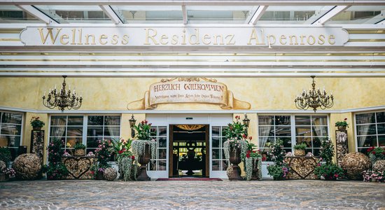Eingang vom Hotel Alpenrose