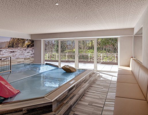 Kinderpool mit Rutsche